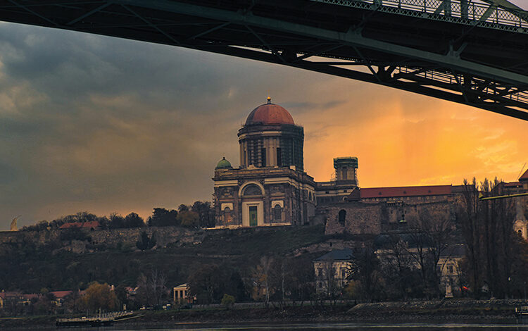 Photo of Hungarian Photographer Zoltan Marek Started The Year With A Charity Photo Exhibition